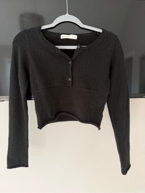 Cropped Black Long-Sleeve Henley Sweater